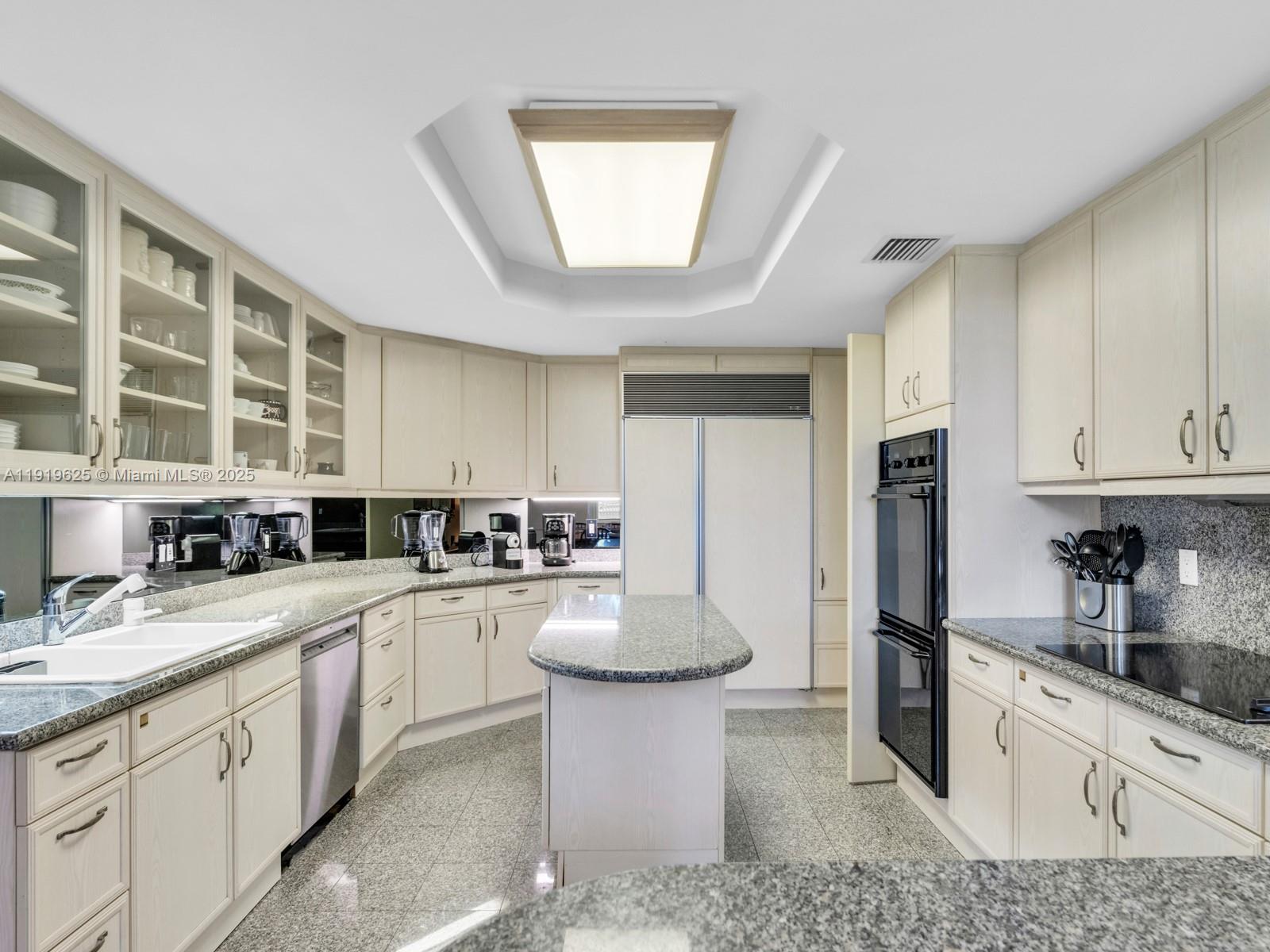 GRAND BAY RESIDENCES COND - Residential