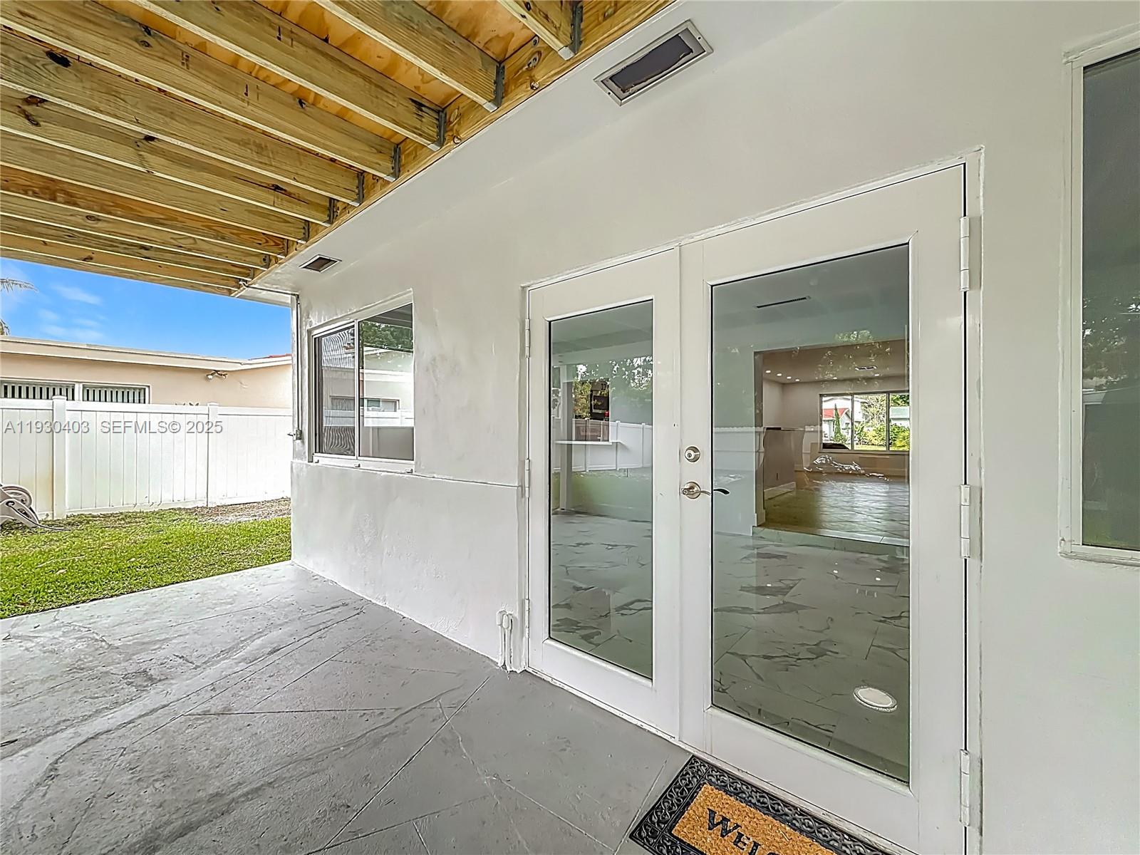 HOLLYWOOD HILLS - Residential