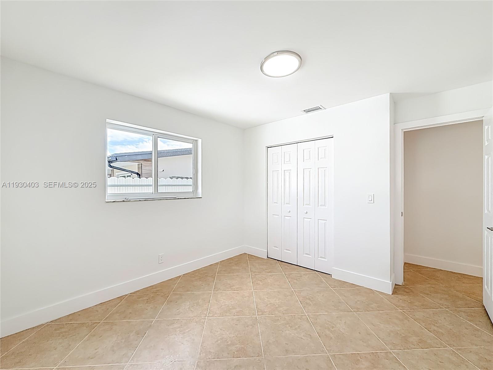 HOLLYWOOD HILLS - Residential