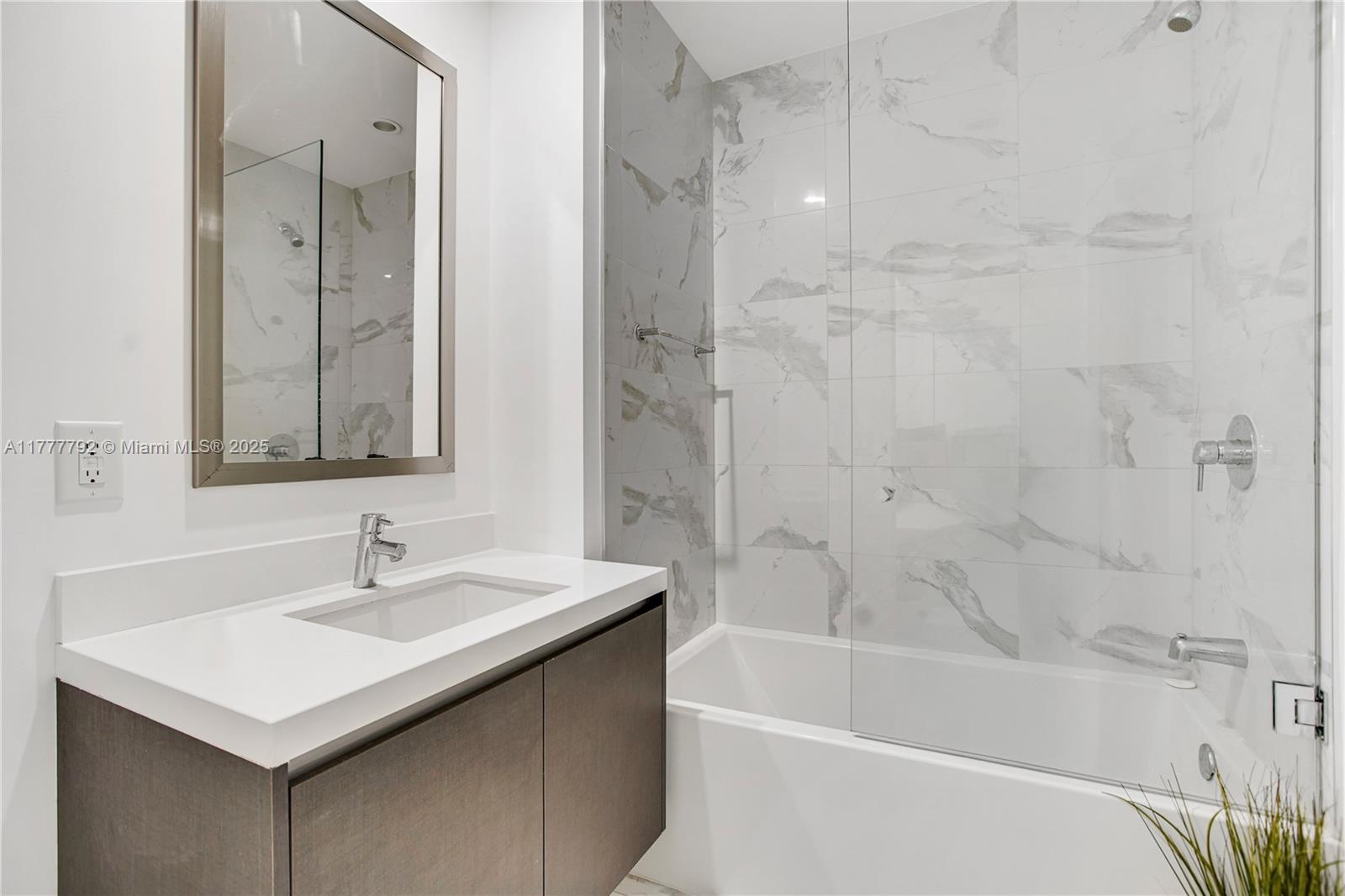 PARAMOUNT MIAMI WORLDCENT - Residential