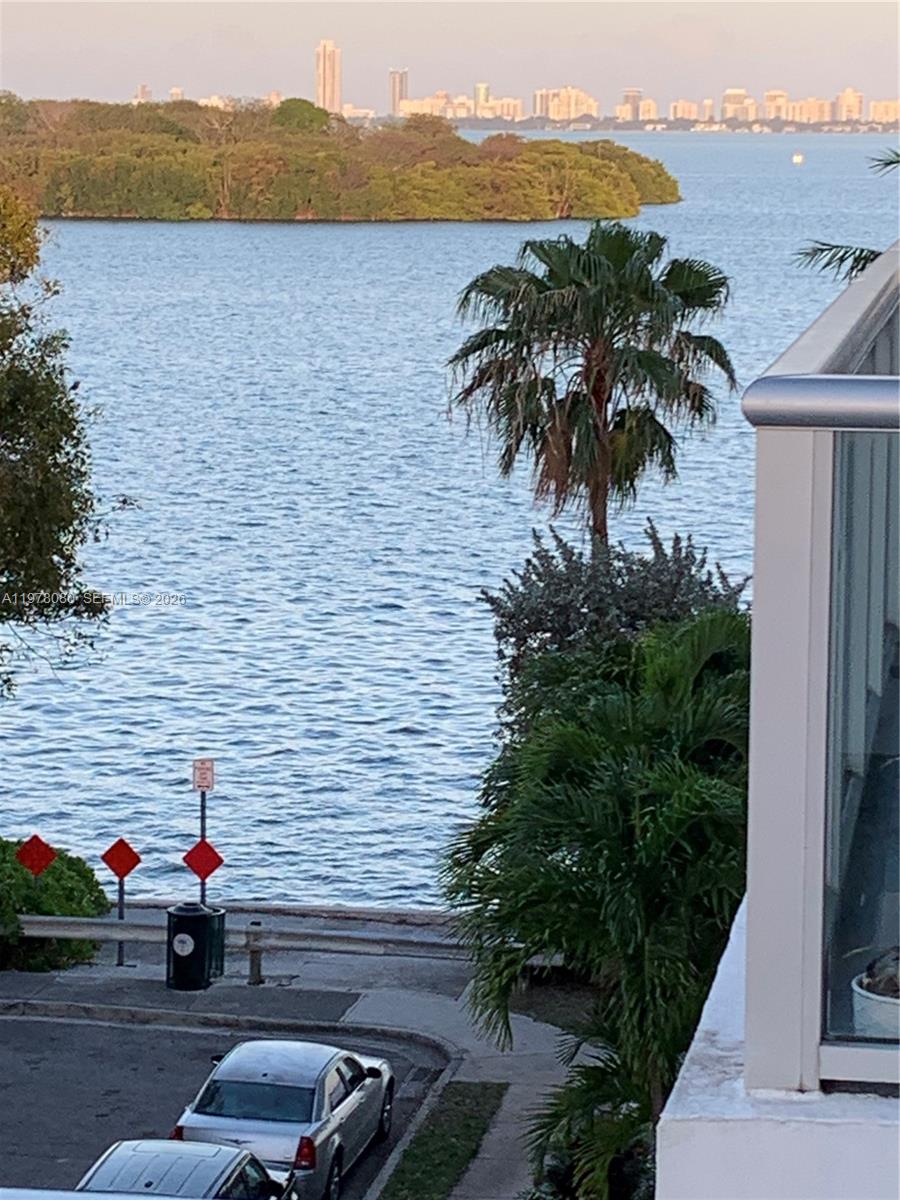 IOS ON THE BAY CONDO - Residential