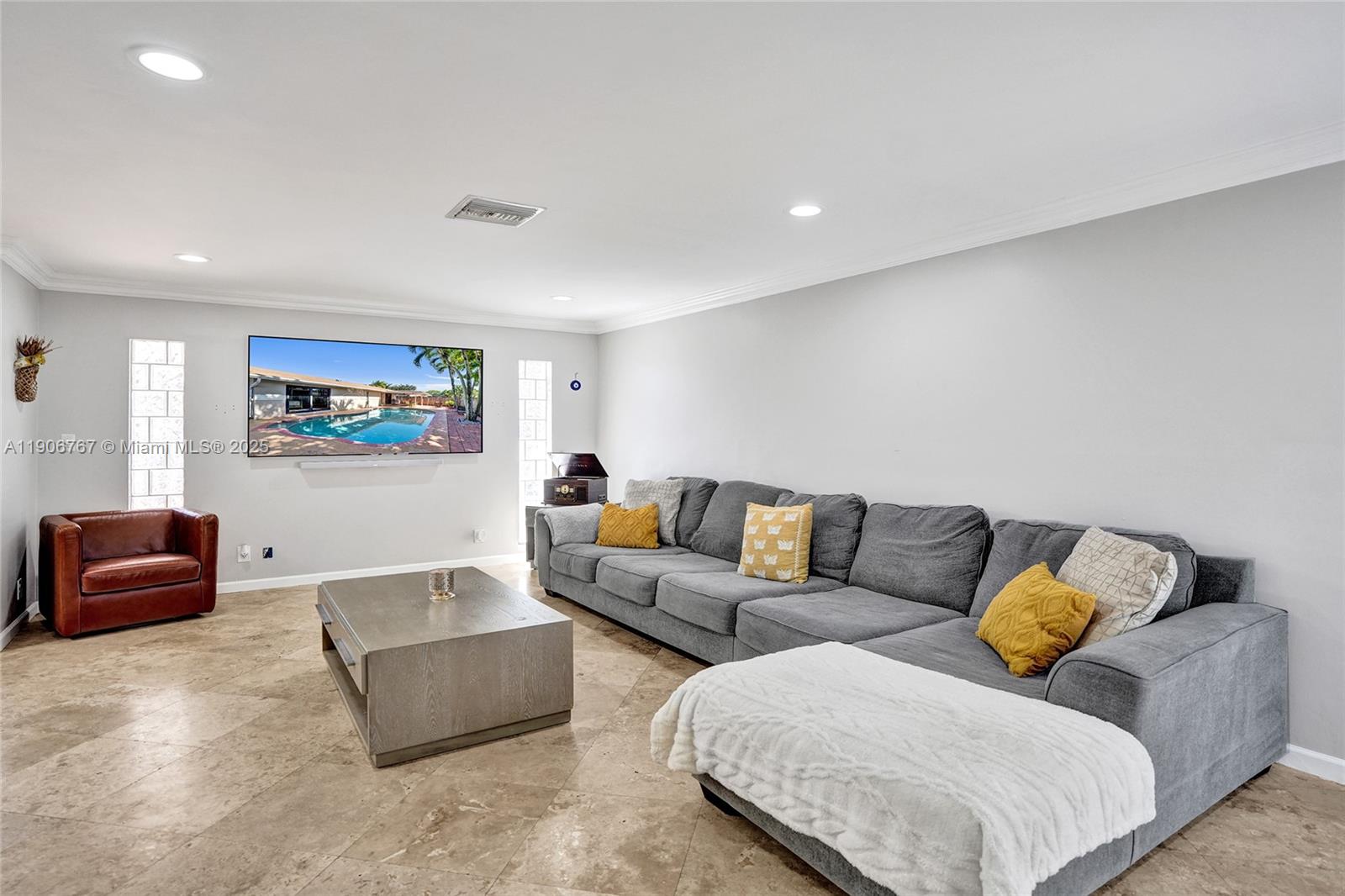 WELLEBY UNIT 2 - Residential