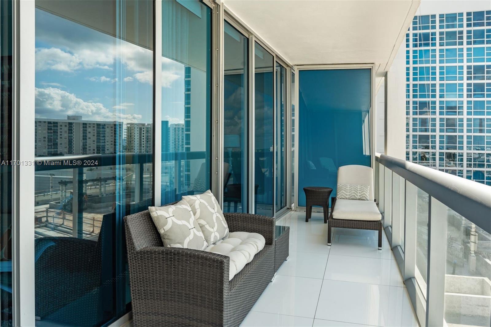 NORTH CARILLON BEACH COND - Residential