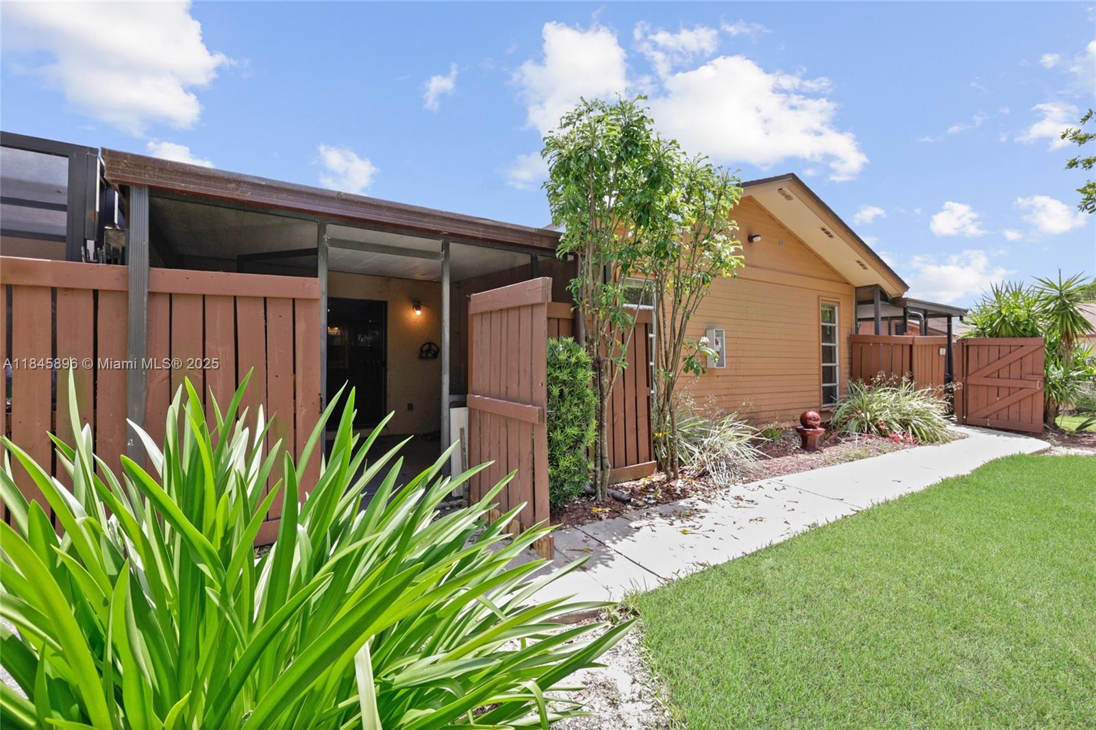 Royal Woods - Residential