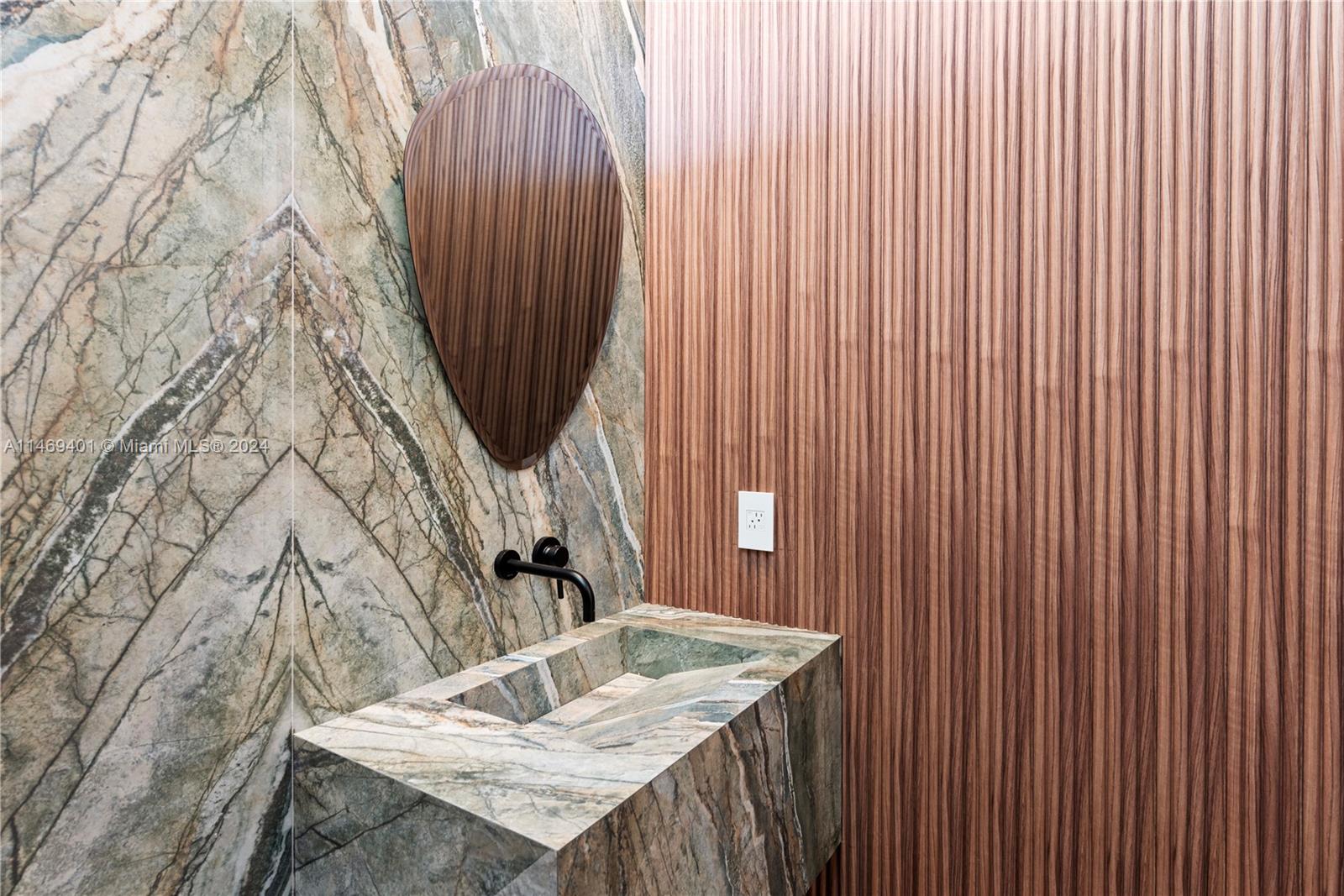 GOLDEN BEACH SEC C - Residential