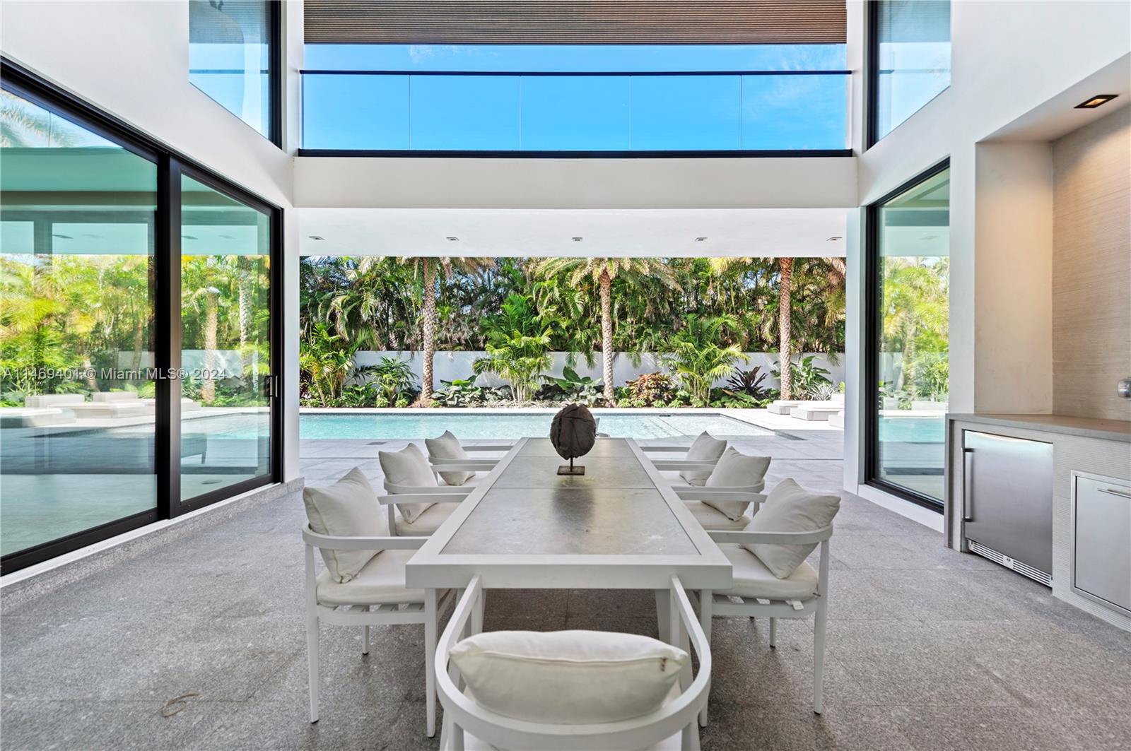 GOLDEN BEACH SEC C - Residential