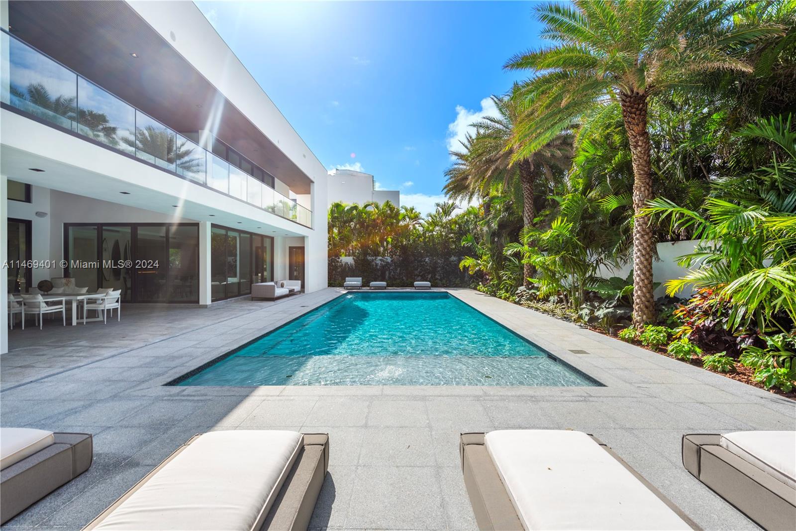 GOLDEN BEACH SEC C - Residential