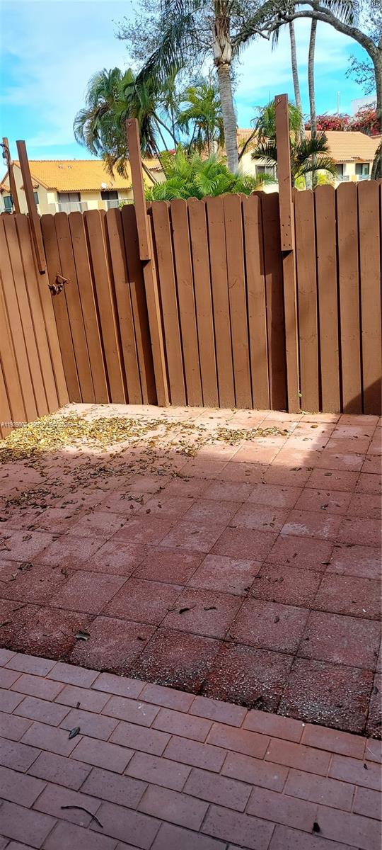 DADELAND COVE SEC 2 - Residential Lease