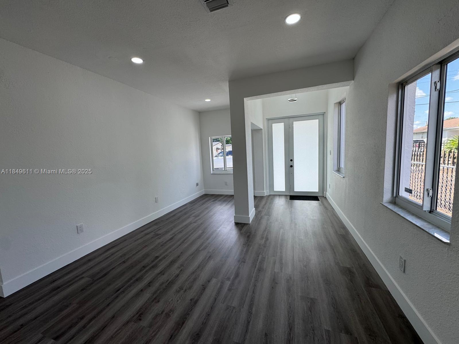 3039 NW 51st Ter, Miami, FL, 33142/$659,000 4 3039 NW 51st Ter