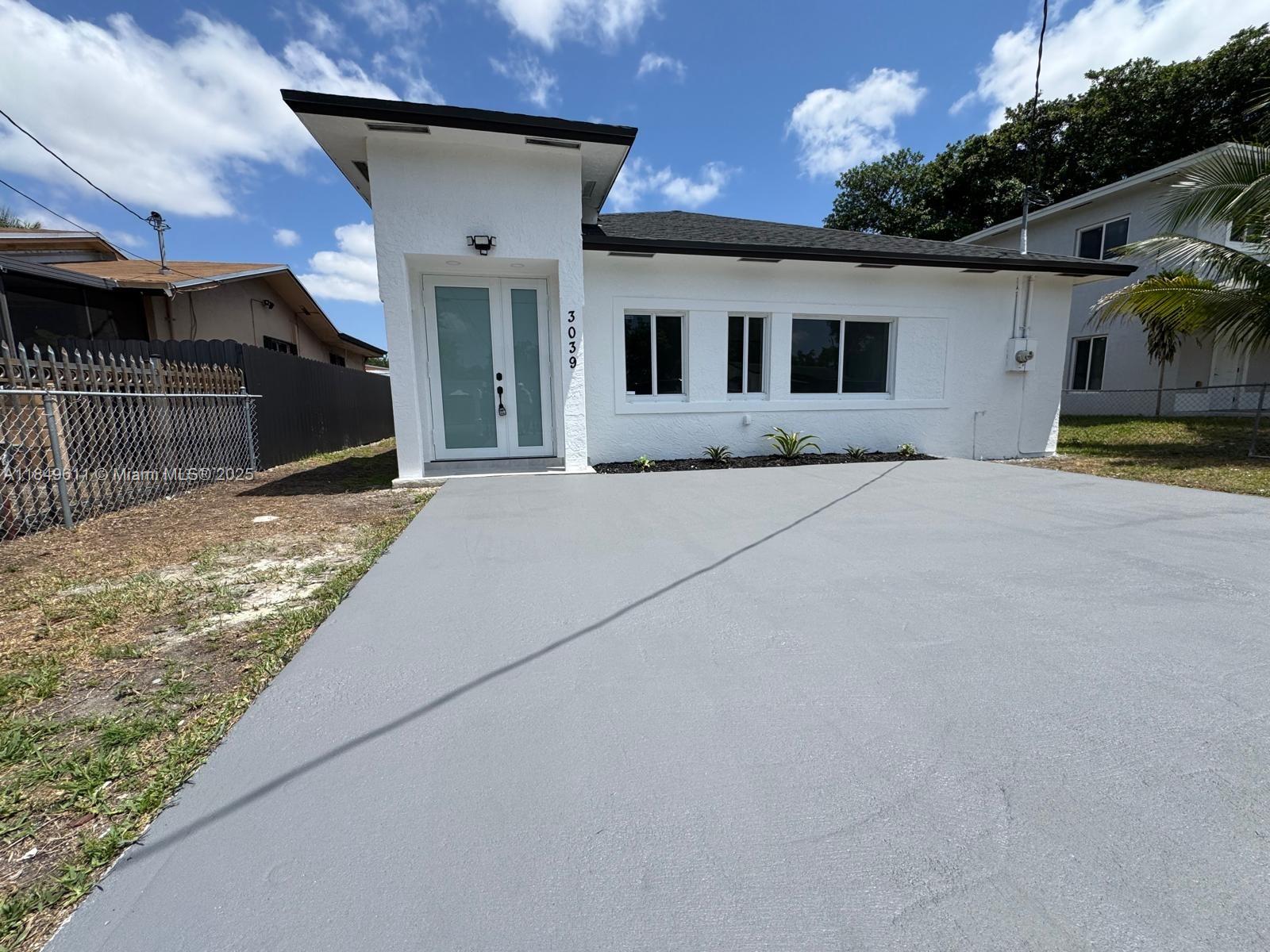 3039 NW 51st Ter, Miami, FL, 33142/$659,000 3 3039 NW 51st Ter