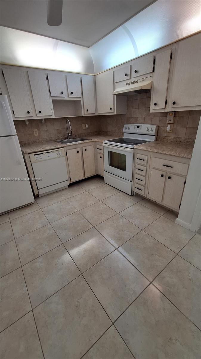 BOCA CLUB CONDO - Residential