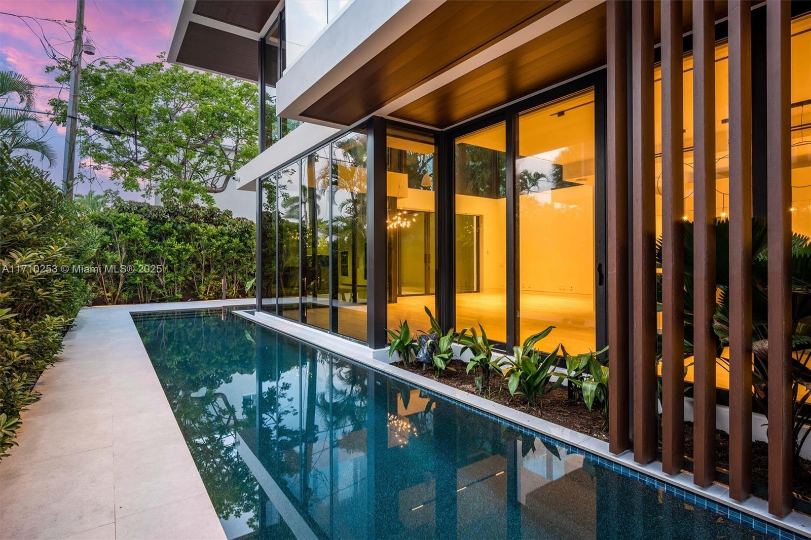 LAS OLAS BY THE SEA EXT - Residential