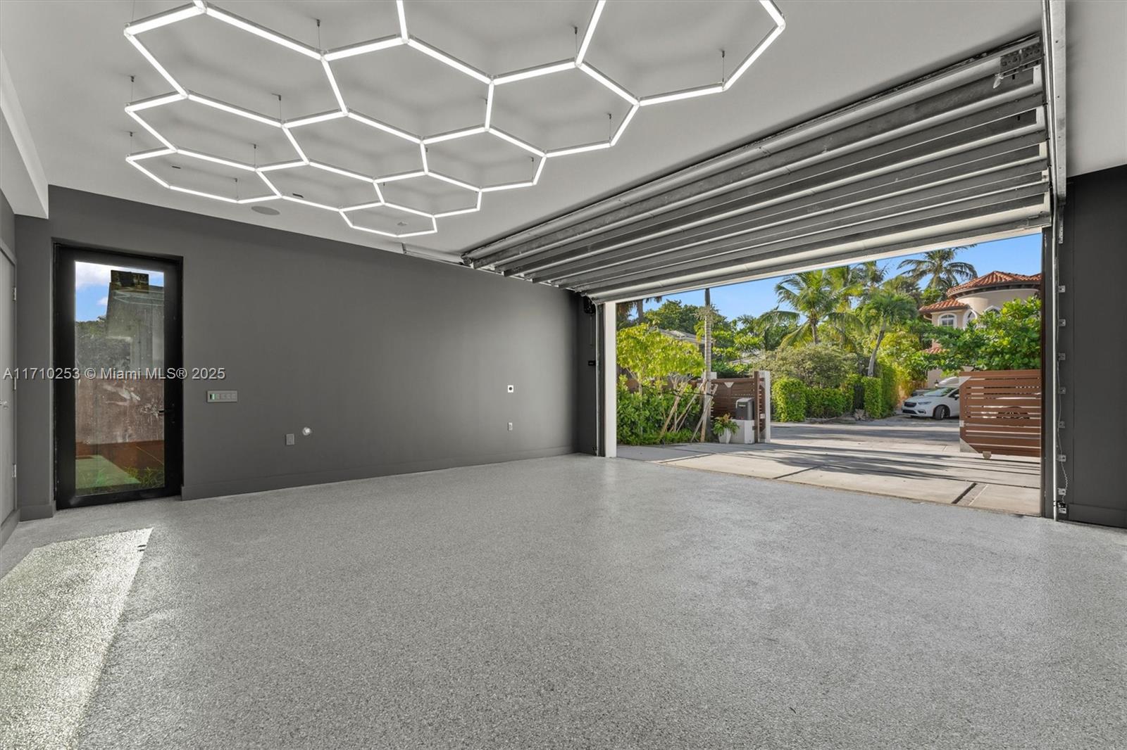 LAS OLAS BY THE SEA EXT - Residential