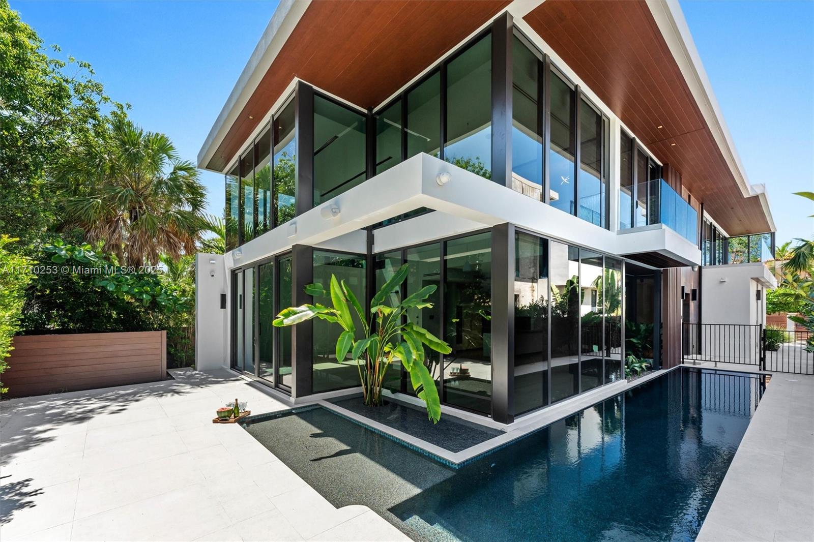 LAS OLAS BY THE SEA EXT - Residential