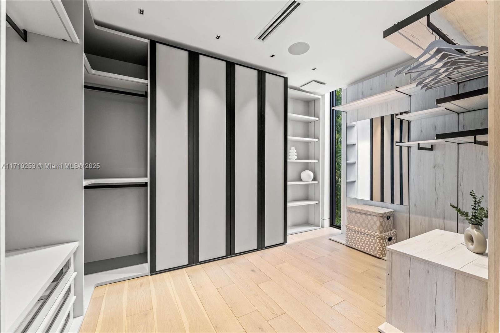 LAS OLAS BY THE SEA EXT - Residential