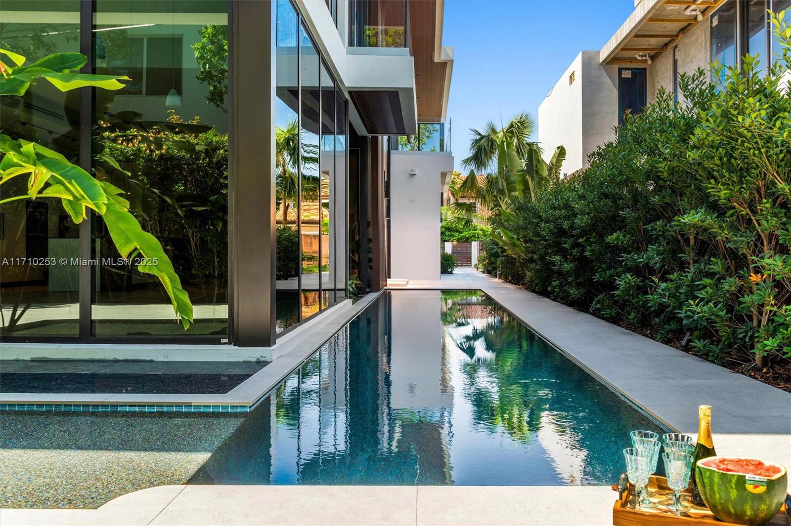 LAS OLAS BY THE SEA EXT - Residential