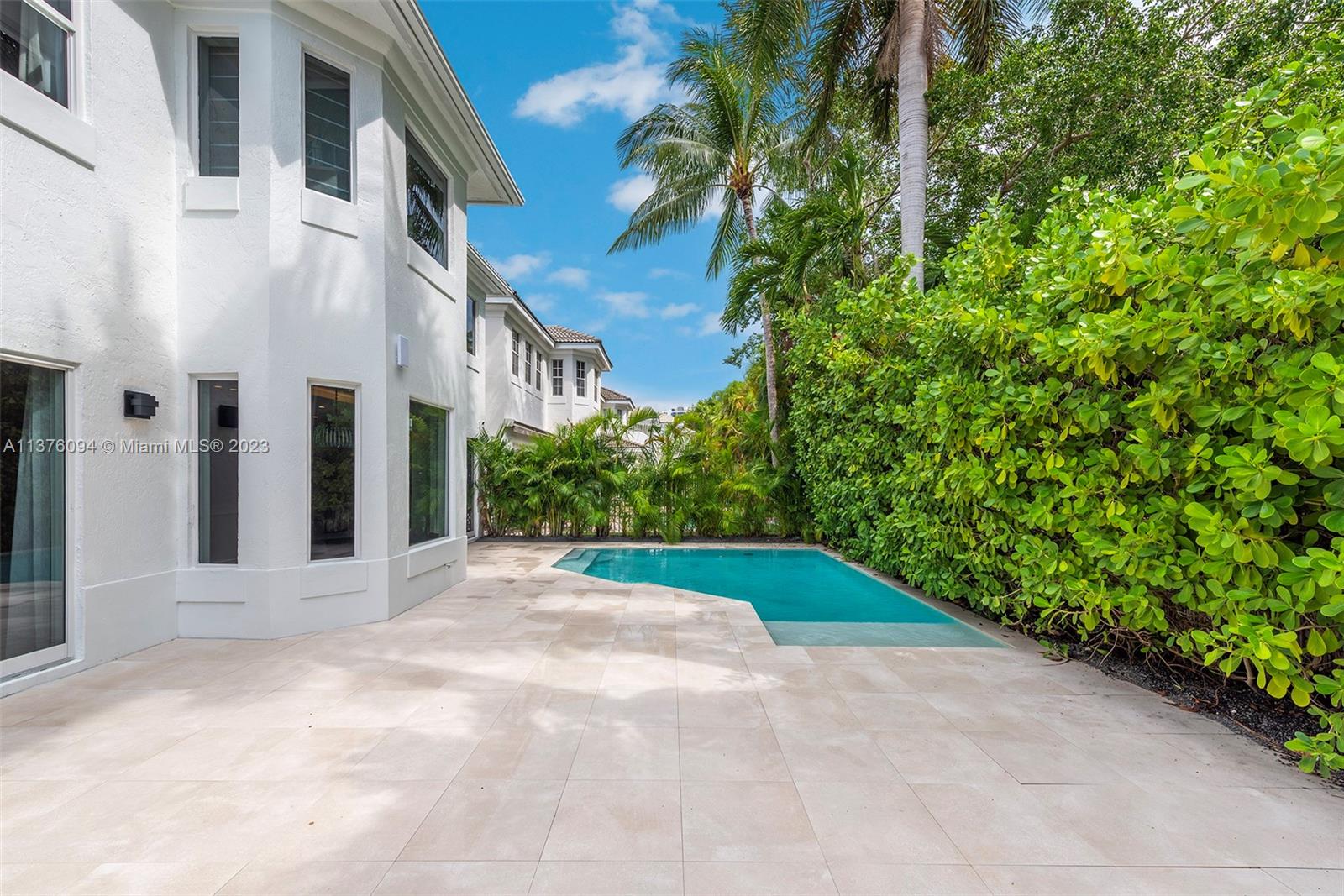 AVENTURA ESTATES - Residential