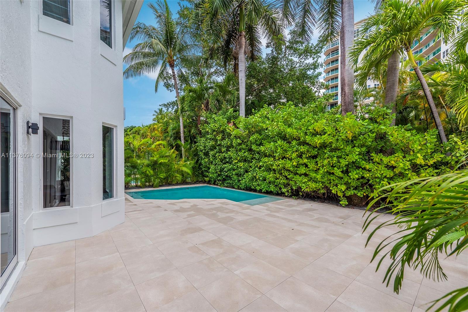 AVENTURA ESTATES - Residential