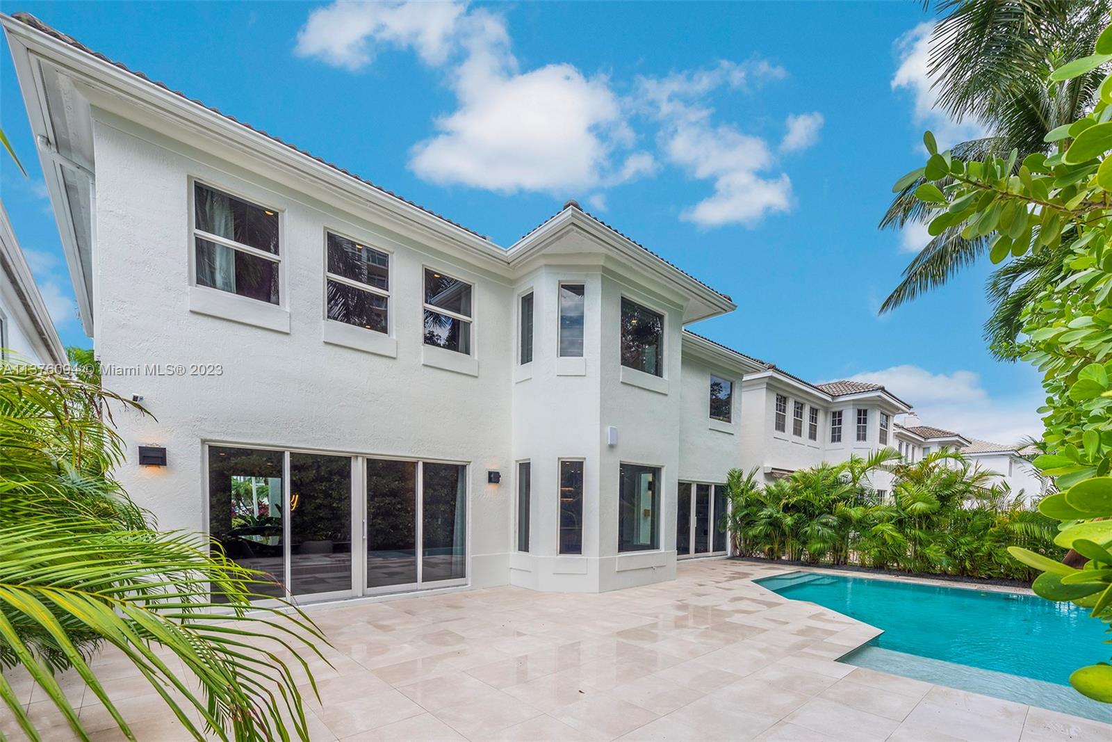 AVENTURA ESTATES - Residential