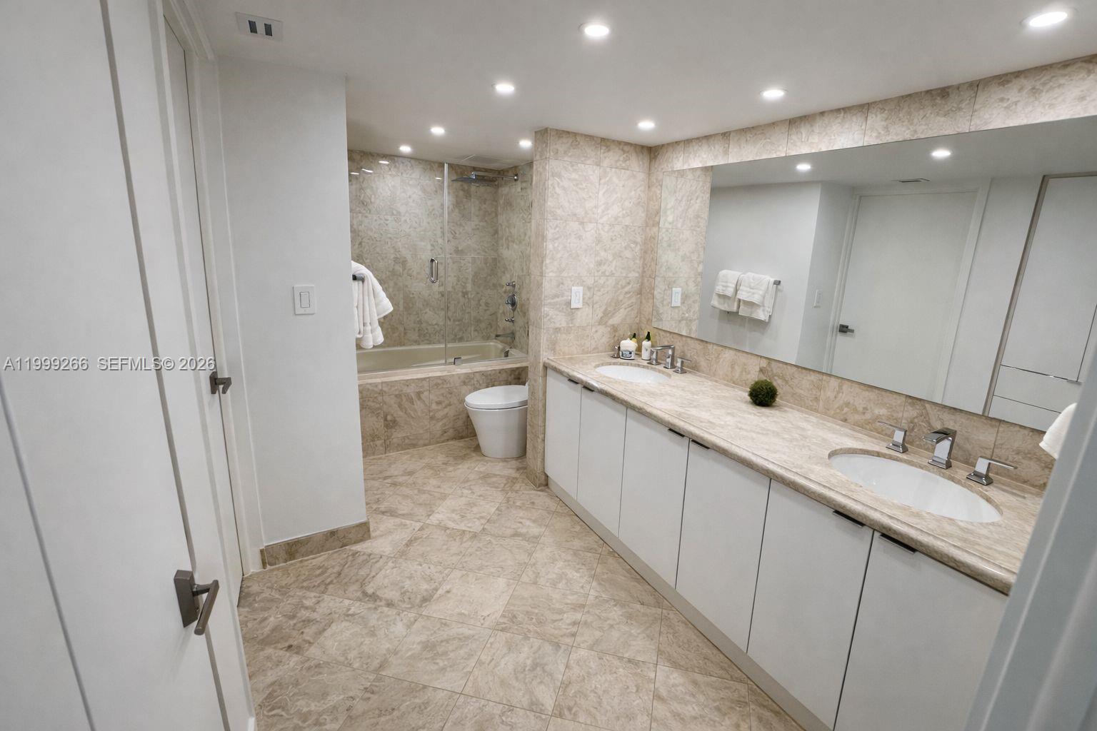 TOWERS OF KEY BISCAYNE CO - Residential