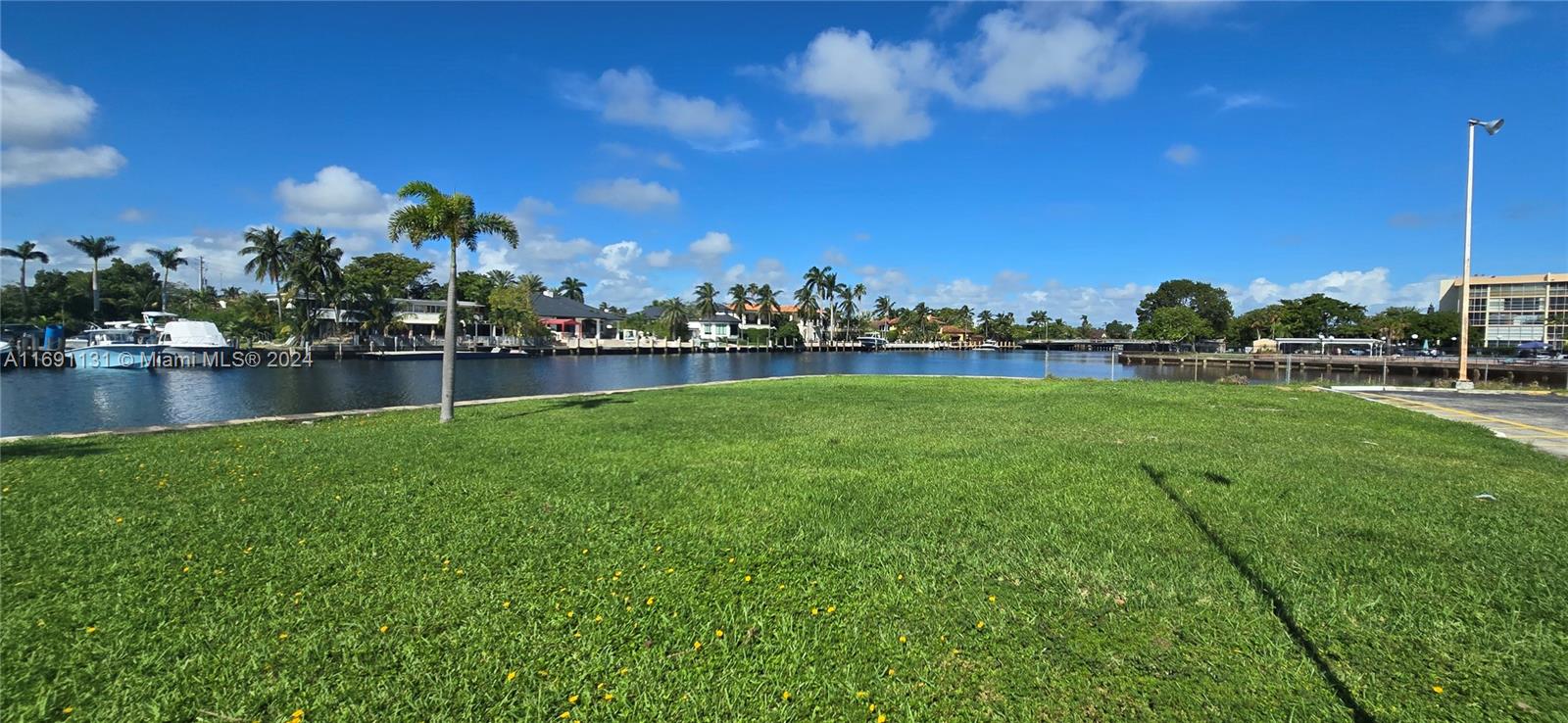 SPACIOUS 2 BEDR/2 BATHS CONDO WITH SPACIOUS DEN/OFFICE SPACE, PLENTY OF CLOSET SPACE, STORAGE BIN, UPDATED KITCHEN, LARGE BATHS, FLOOR-TO-CEILING WINDOWS ALLOW ABUNDANT NATURAL LIGHT, AND TWO BALCONIES PROVIDE ADDITIONAL OUTDOOR SPACE. ENJOY THE FANTASTIC AMENITIES OF DESOTO PARK, INCLUDING A WATERFRONT POOL, GYM, CLUBHOUSE, SECURITY, LAUNDRY ROOM ON EVERY FLOOR AND TENNIS COURTS. ACROSS JOSEPH SCAVO PARK W/PLAYGROUND, FITNESS TRAIL, BASKETBALL COURTS, DOG PARKS. WITH ITS CLOSE PROXIMITY TO THE BEACH THIS APARTMENT OFFERS A CONVENIENT AND VIBRANT COASTAL LIFESTYLE WITH AN ARRAY OF DINING, SHOPPING, AND ENTERTAINMENT OPTIONS. DON’T MISS OUT ON THIS OPPORTUNITY AND EXPERIENCE THE BEST OF HALLANDALE BEACH LIVING. ALL AGES. 20% DOWN REQUIRED
OK TO LEASE AFTER CLOSING