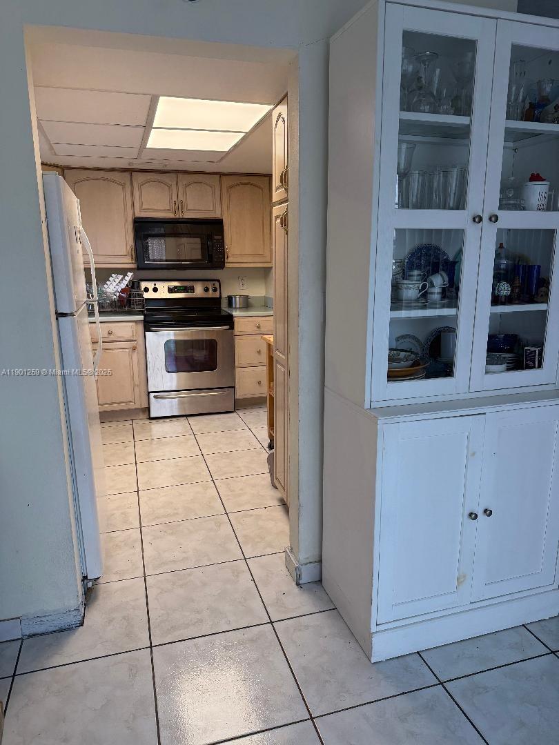 SUTTON HOUSE CONDO - Residential