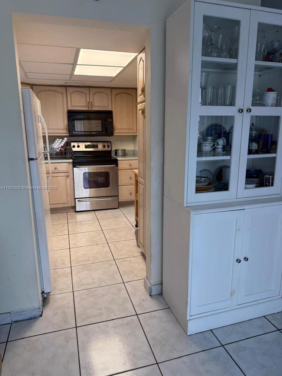 SUTTON HOUSE CONDO - Residential