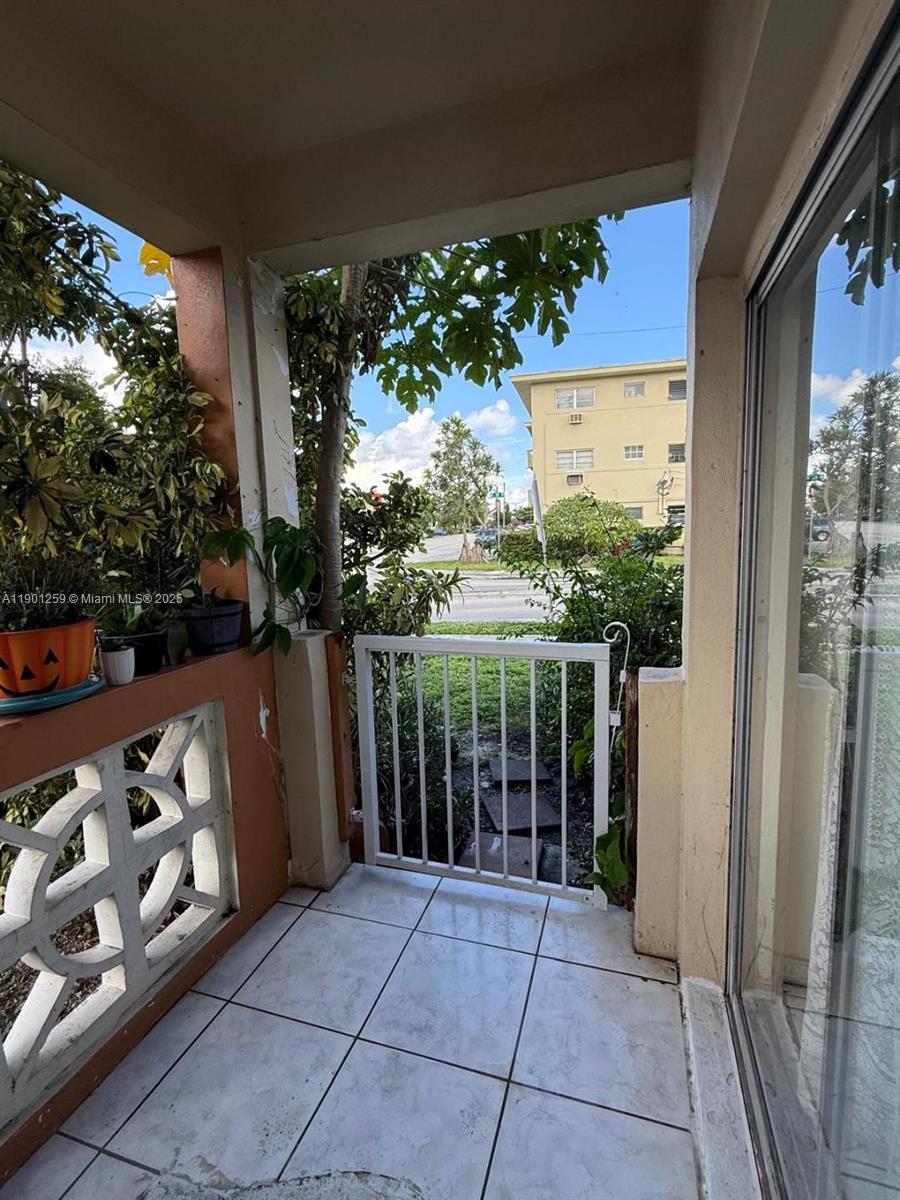 SUTTON HOUSE CONDO - Residential