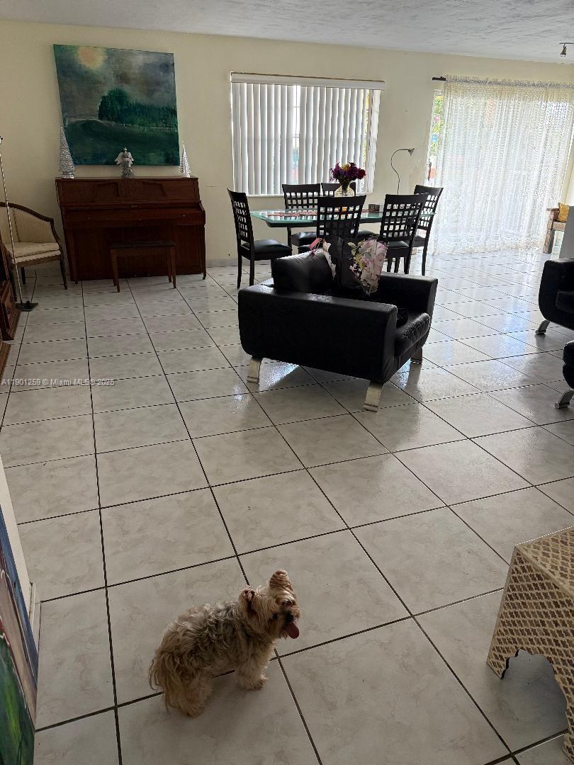 SUTTON HOUSE CONDO - Residential