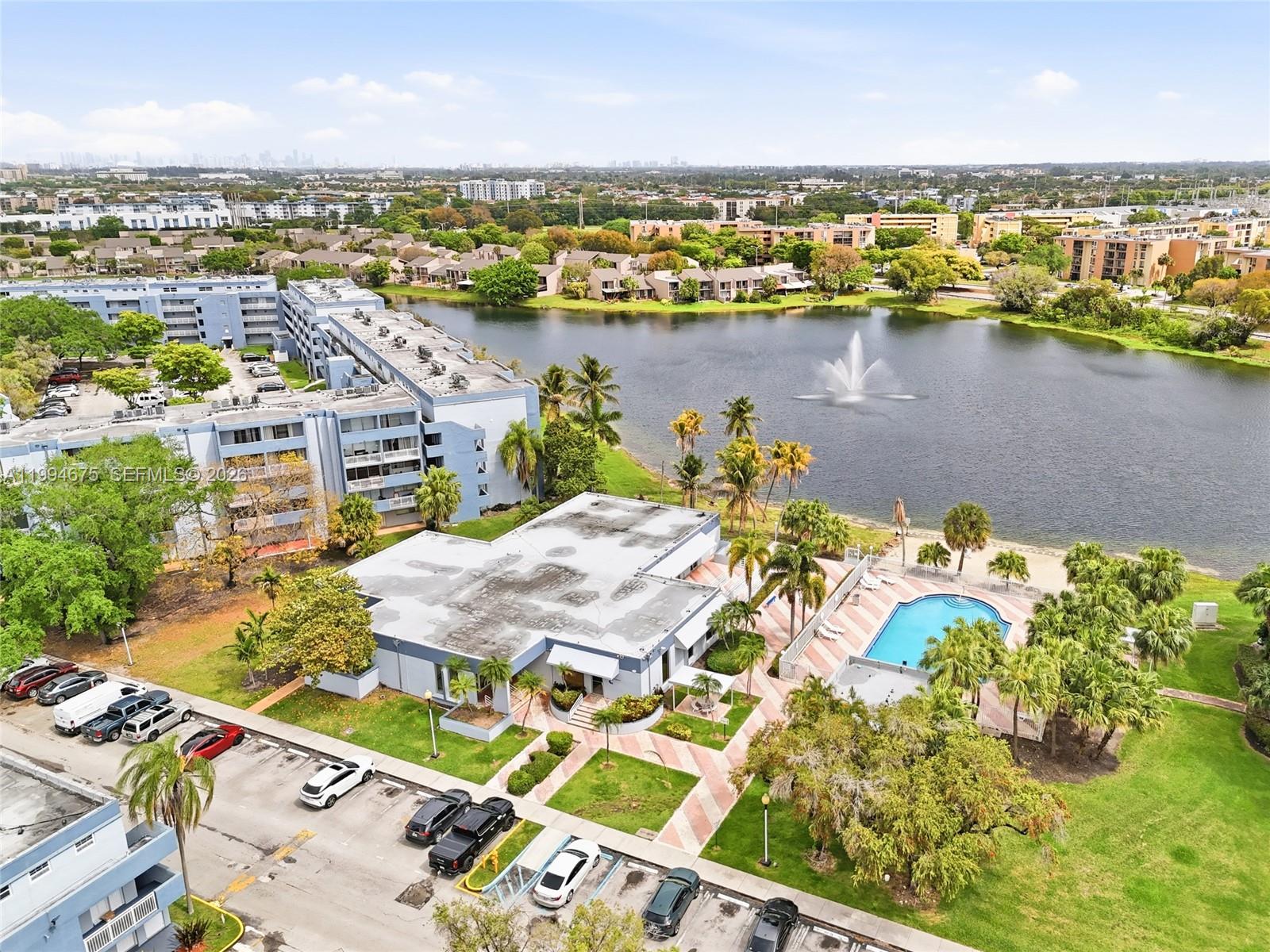 THE BEACH CLUB FONTAINEBL - Residential