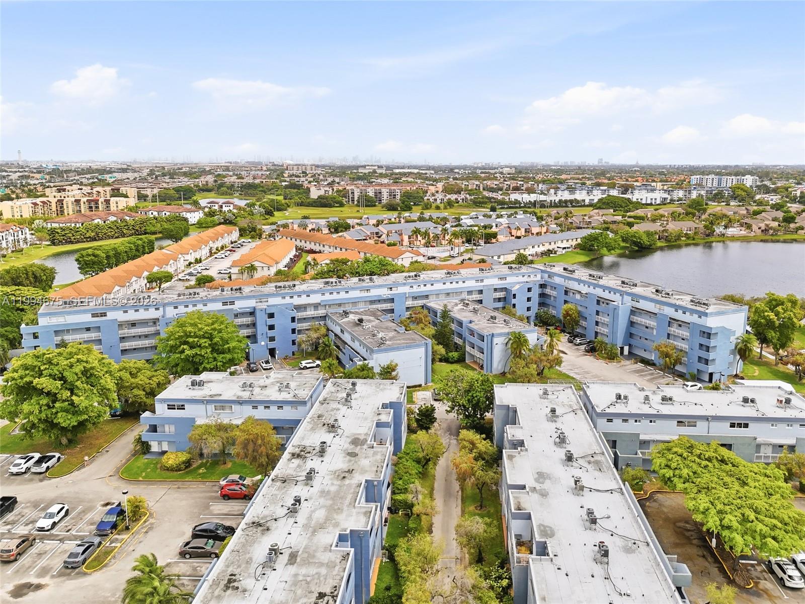 THE BEACH CLUB FONTAINEBL - Residential