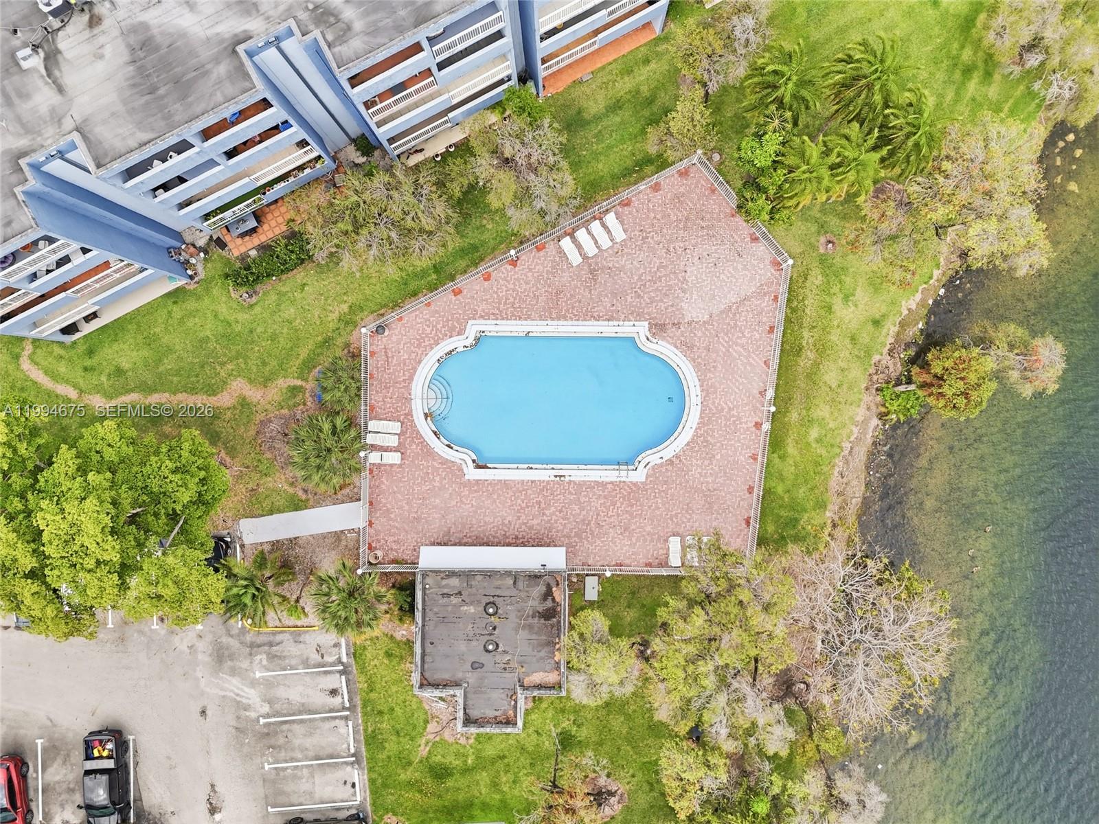 THE BEACH CLUB FONTAINEBL - Residential