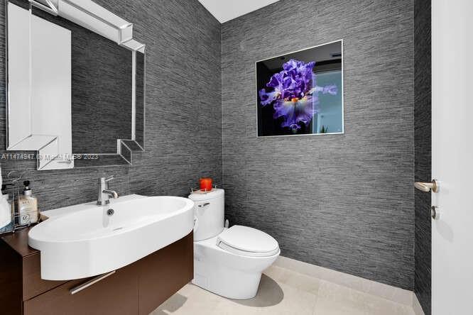 GROVENOR HOUSE CONDO - Residential