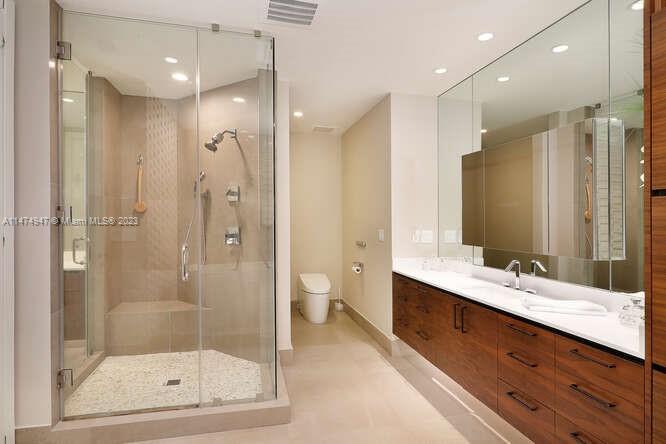 GROVENOR HOUSE CONDO - Residential