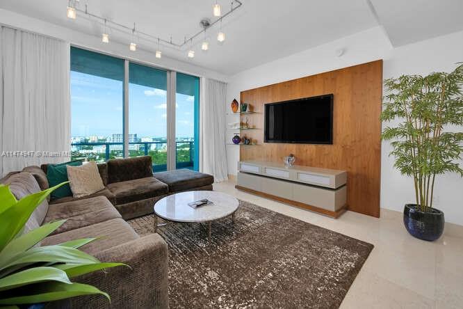 GROVENOR HOUSE CONDO - Residential