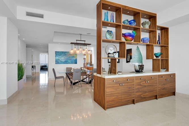 GROVENOR HOUSE CONDO - Residential