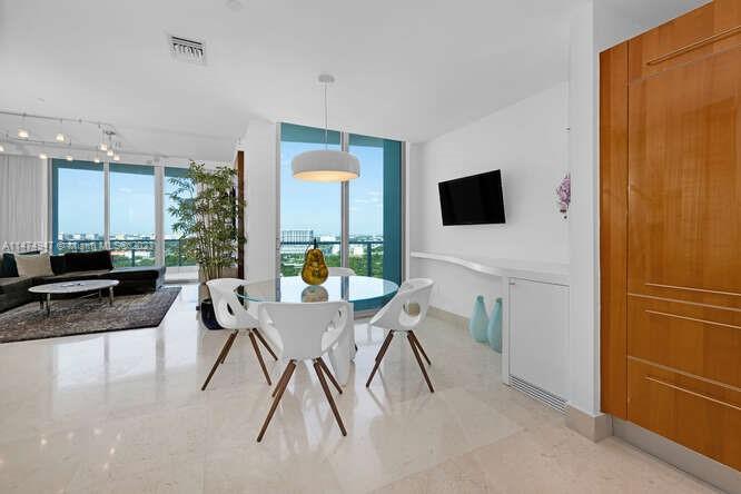 GROVENOR HOUSE CONDO - Residential