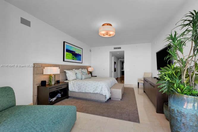 GROVENOR HOUSE CONDO - Residential