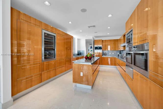 GROVENOR HOUSE CONDO - Residential