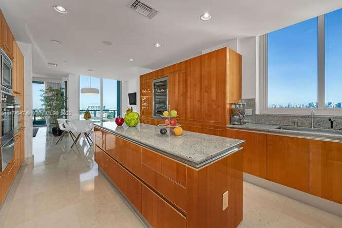 GROVENOR HOUSE CONDO - Residential