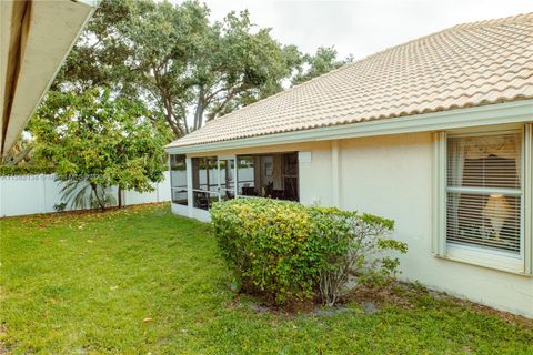 Single Family Residence in Boynton Beach FL 12 Valencia Dr Dr 4.jpg