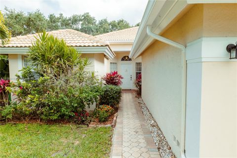 Single Family Residence in Boynton Beach FL 12 Valencia Dr Dr 10.jpg