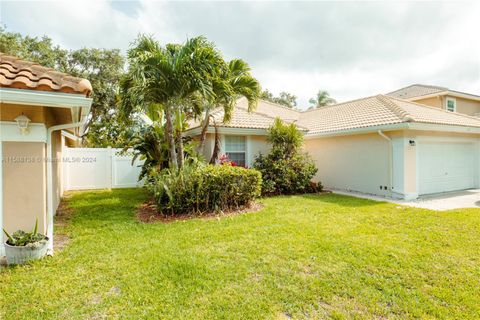 Single Family Residence in Boynton Beach FL 12 Valencia Dr Dr 5.jpg