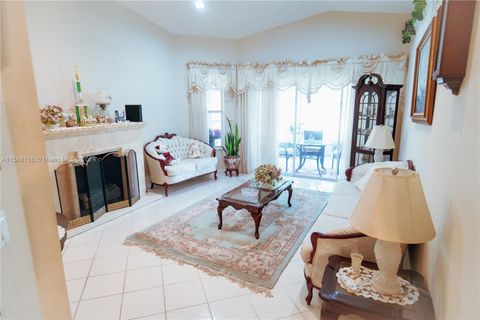Single Family Residence in Boynton Beach FL 12 Valencia Dr Dr 15.jpg