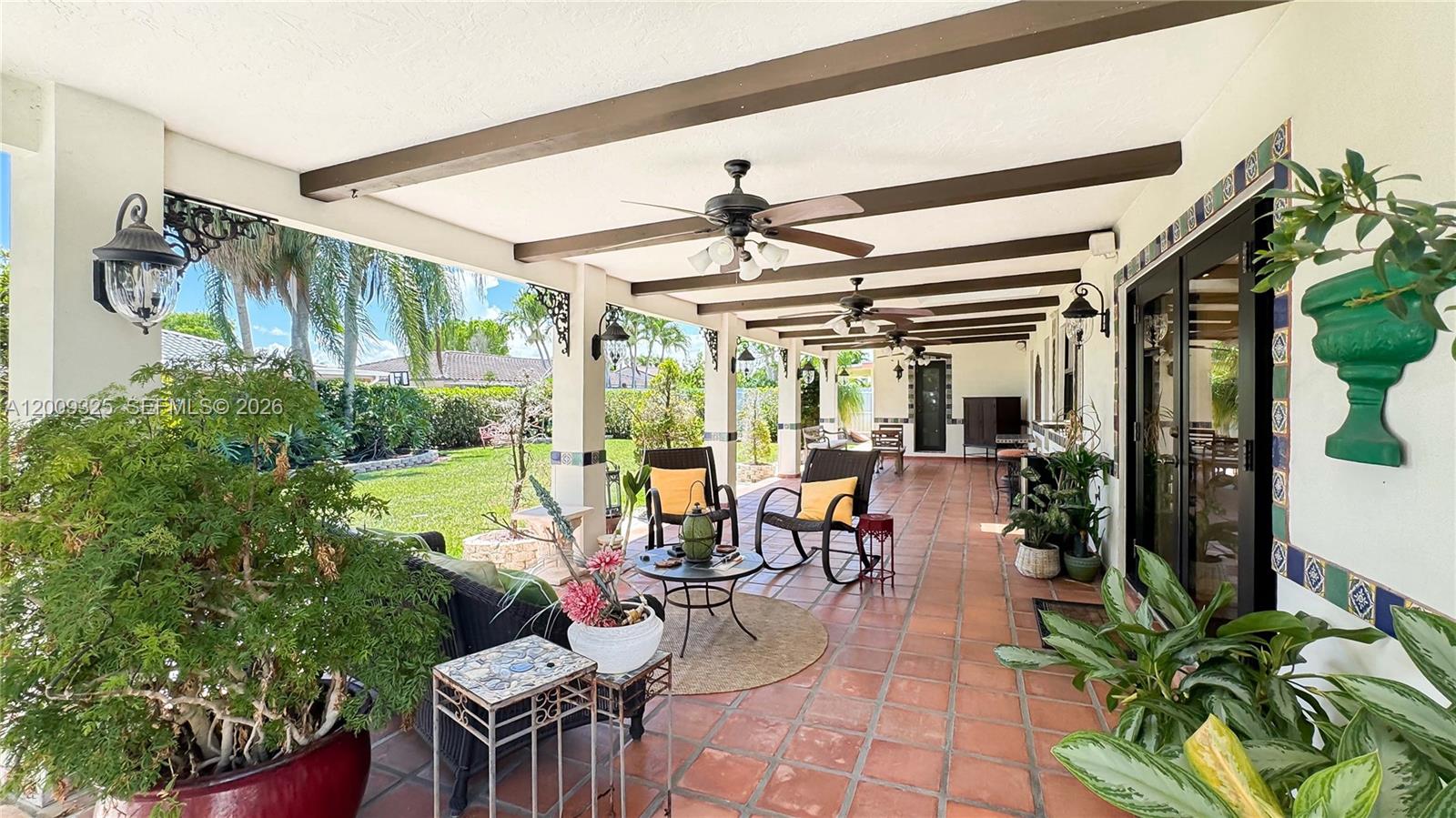 TAMIAMI LAKES SEC 1 - Residential