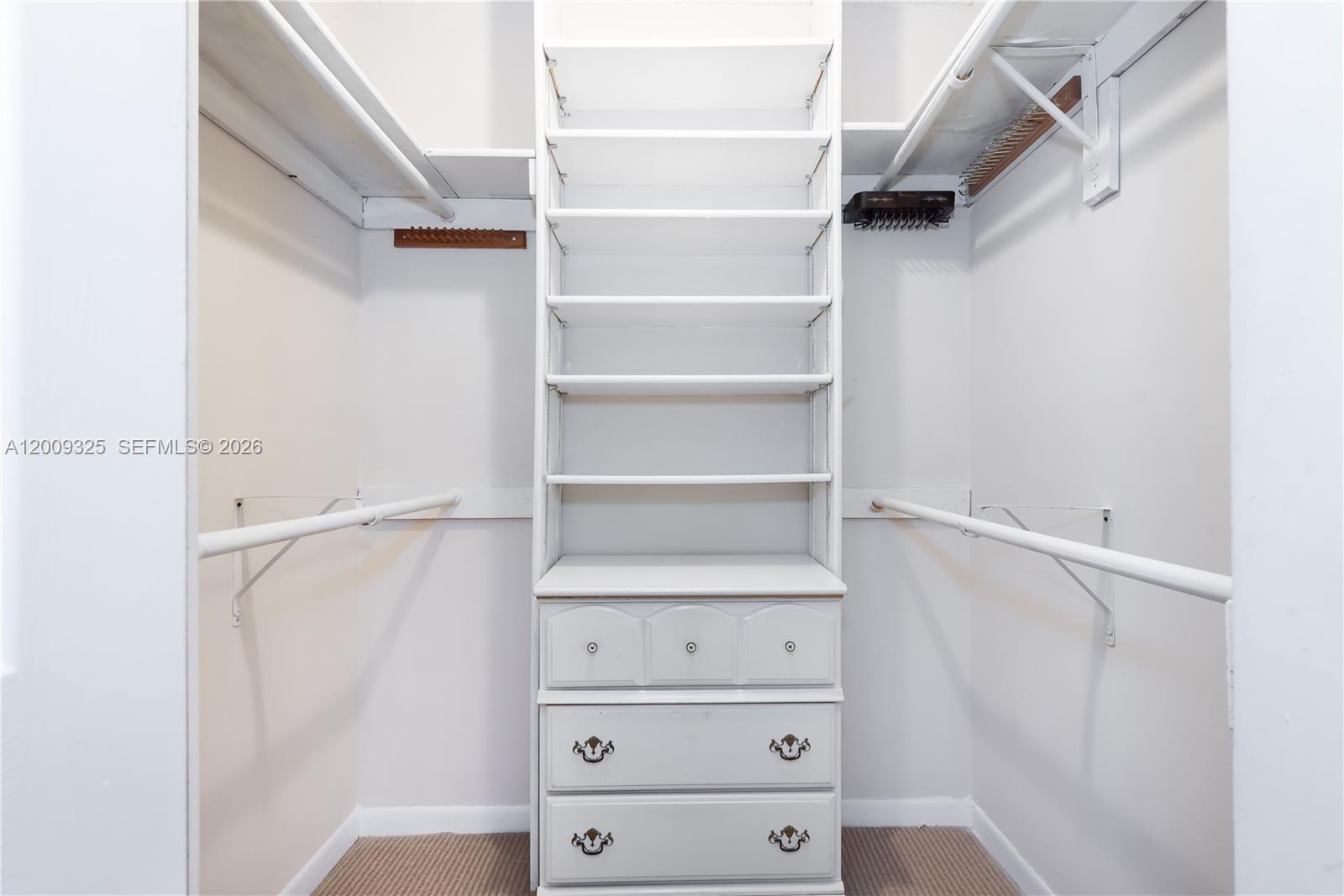 TAMIAMI LAKES SEC 1 - Residential