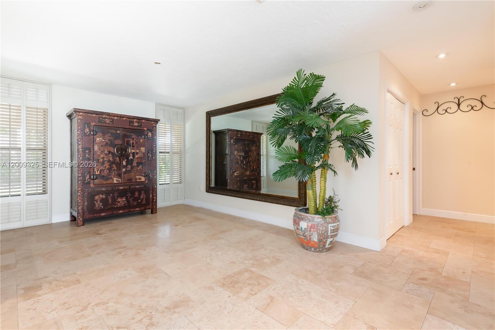 TAMIAMI LAKES SEC 1 - Residential