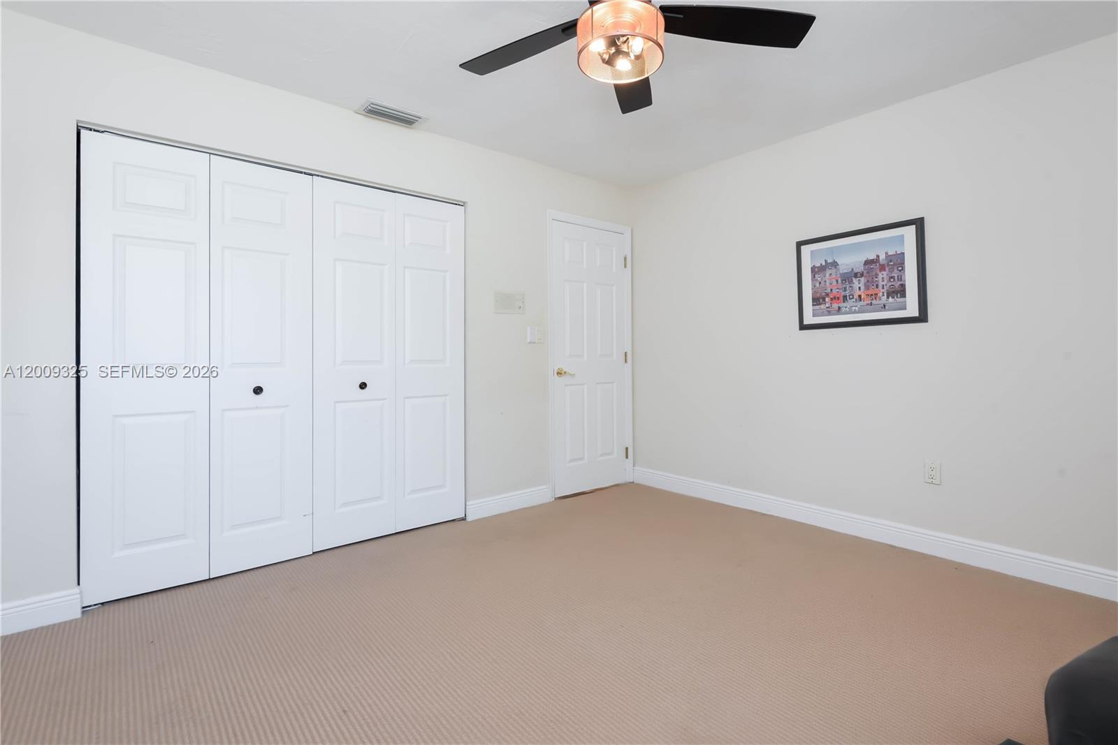 TAMIAMI LAKES SEC 1 - Residential