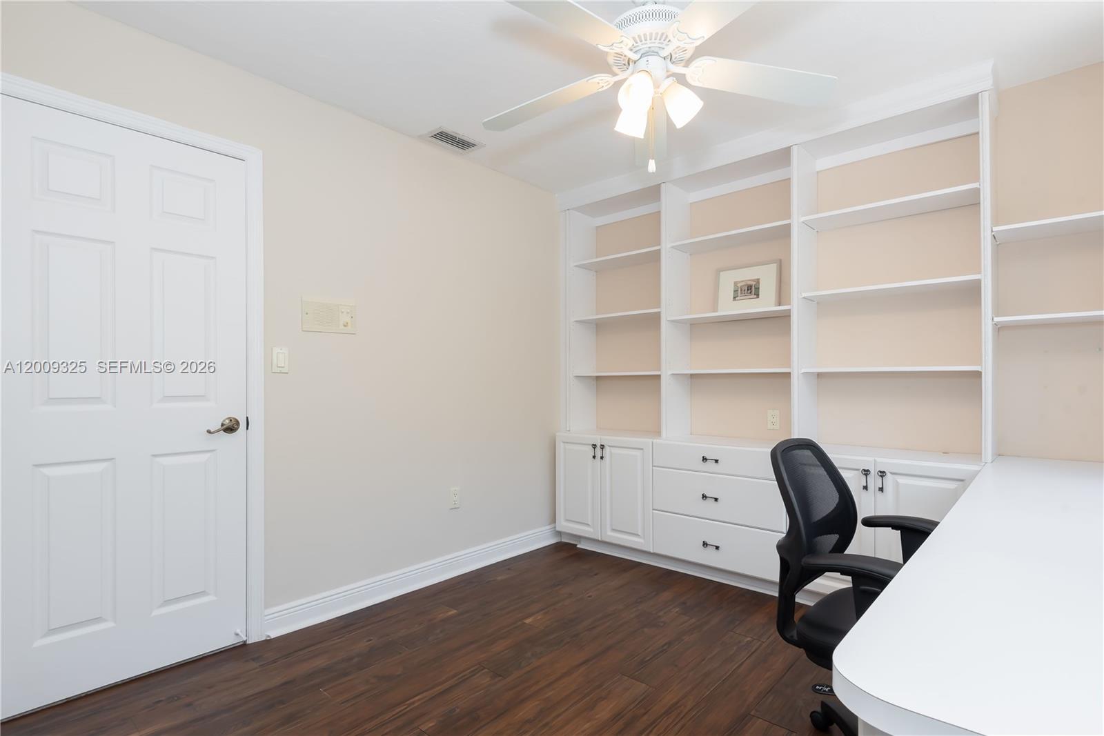 TAMIAMI LAKES SEC 1 - Residential