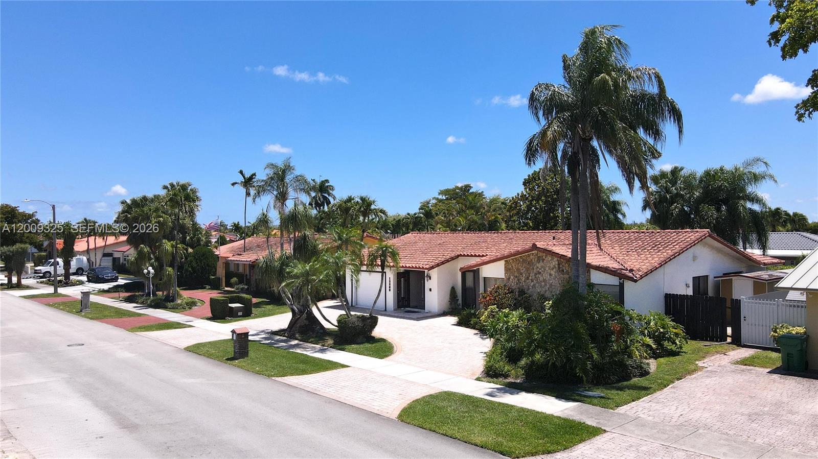 TAMIAMI LAKES SEC 1 - Residential